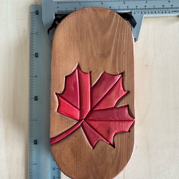 Maple leaf Wood Plaque - Picture 3 of 4